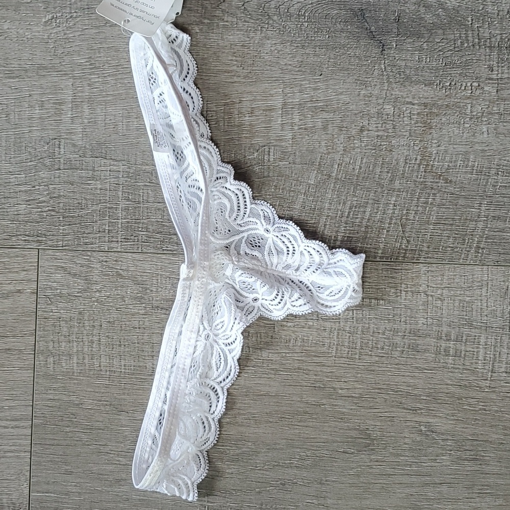 NWT Wicked Weasel white kiss 💋 knicker. Size Medium